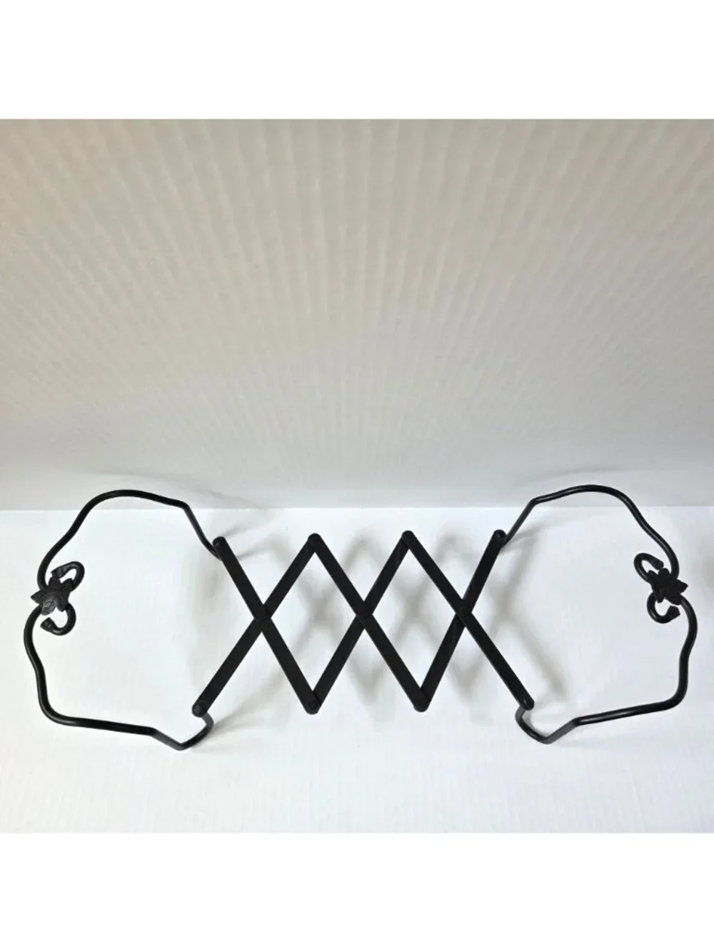 Longaberger Wrought Iron Expandable Trivet Will Hold Up To 9x13 Pottery Dish